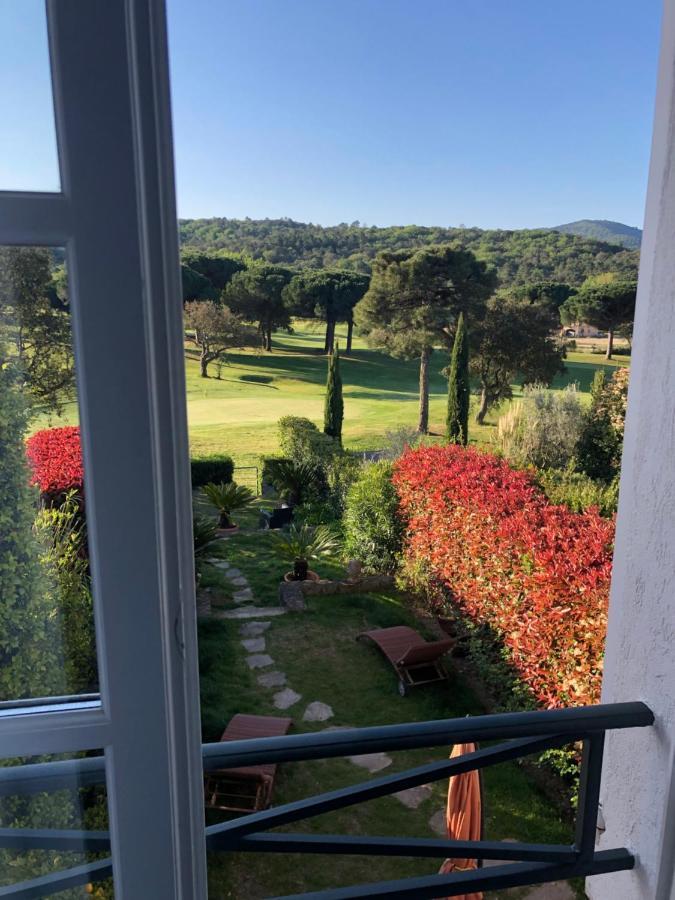 Charmantes Haus Im Golf Club Saint Tropez Eksteriør billede