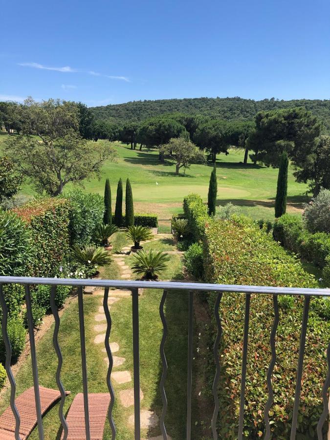 Charmantes Haus Im Golf Club Saint Tropez Eksteriør billede