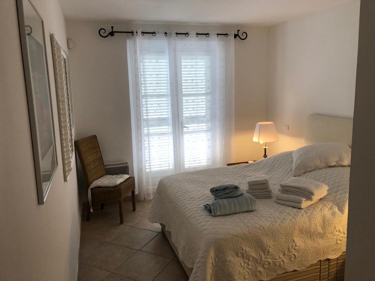 Charmantes Haus Im Golf Club Saint Tropez Eksteriør billede