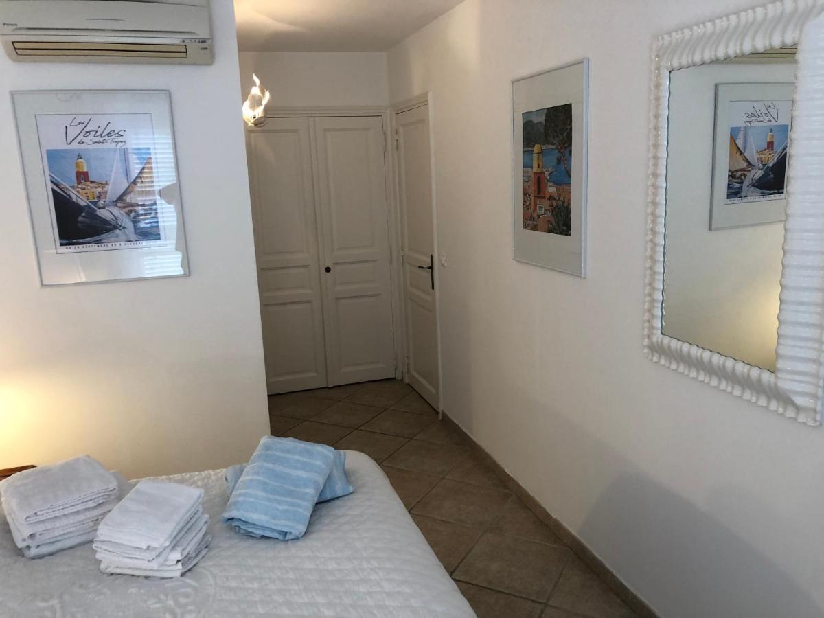 Charmantes Haus Im Golf Club Saint Tropez Eksteriør billede