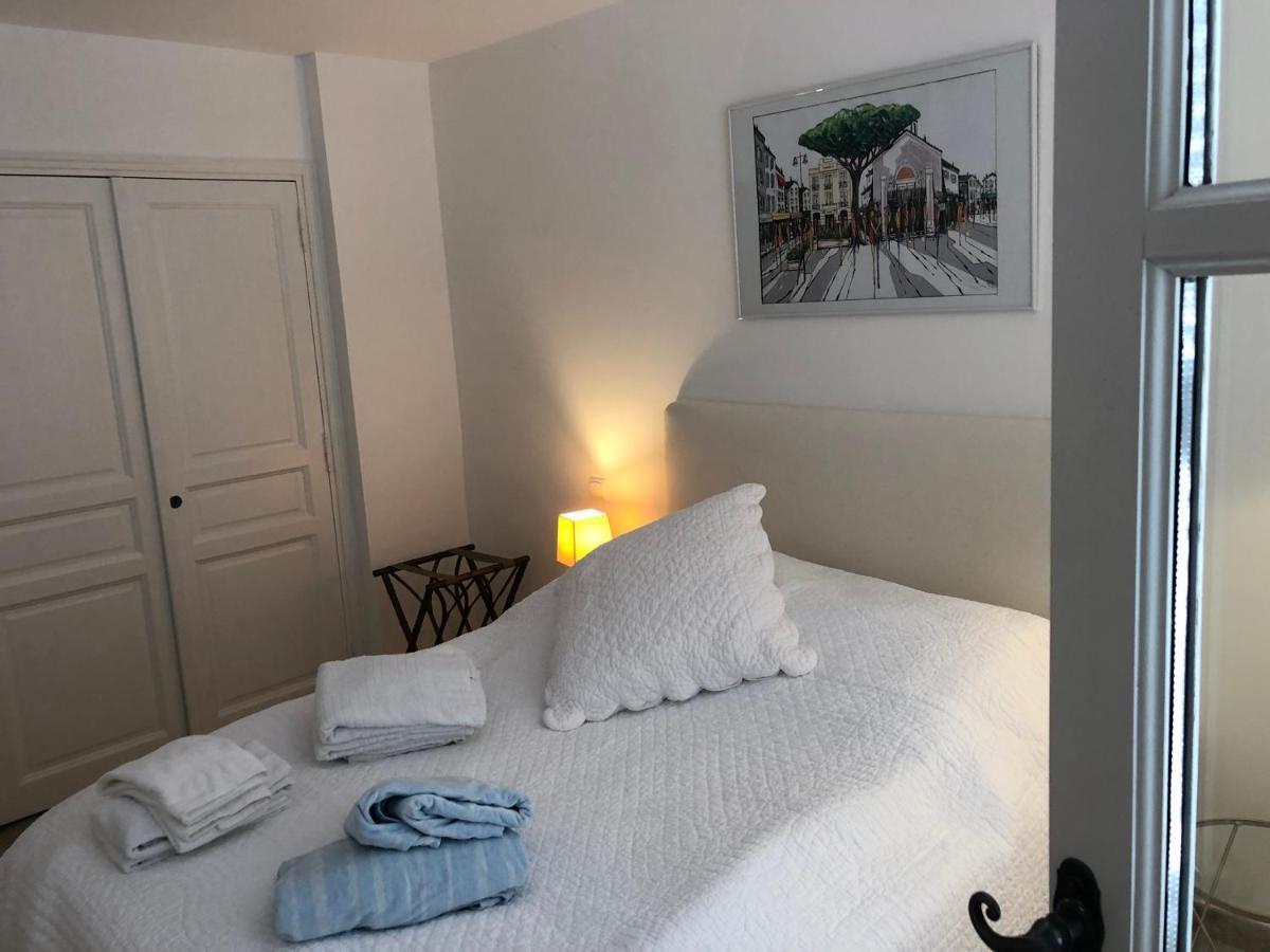 Charmantes Haus Im Golf Club Saint Tropez Eksteriør billede